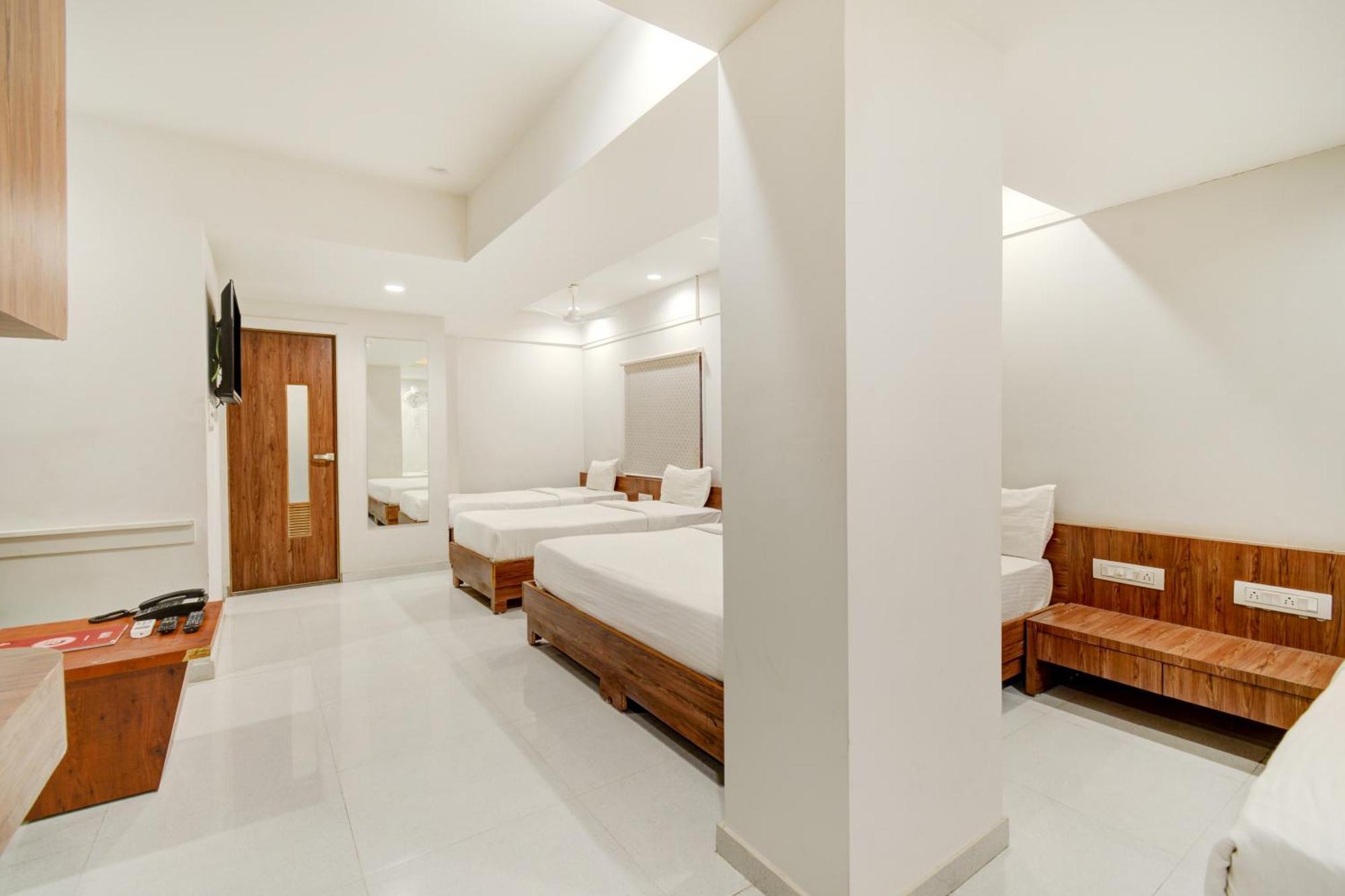 Hotel Desert Inn Tharad ภายนอก รูปภาพ