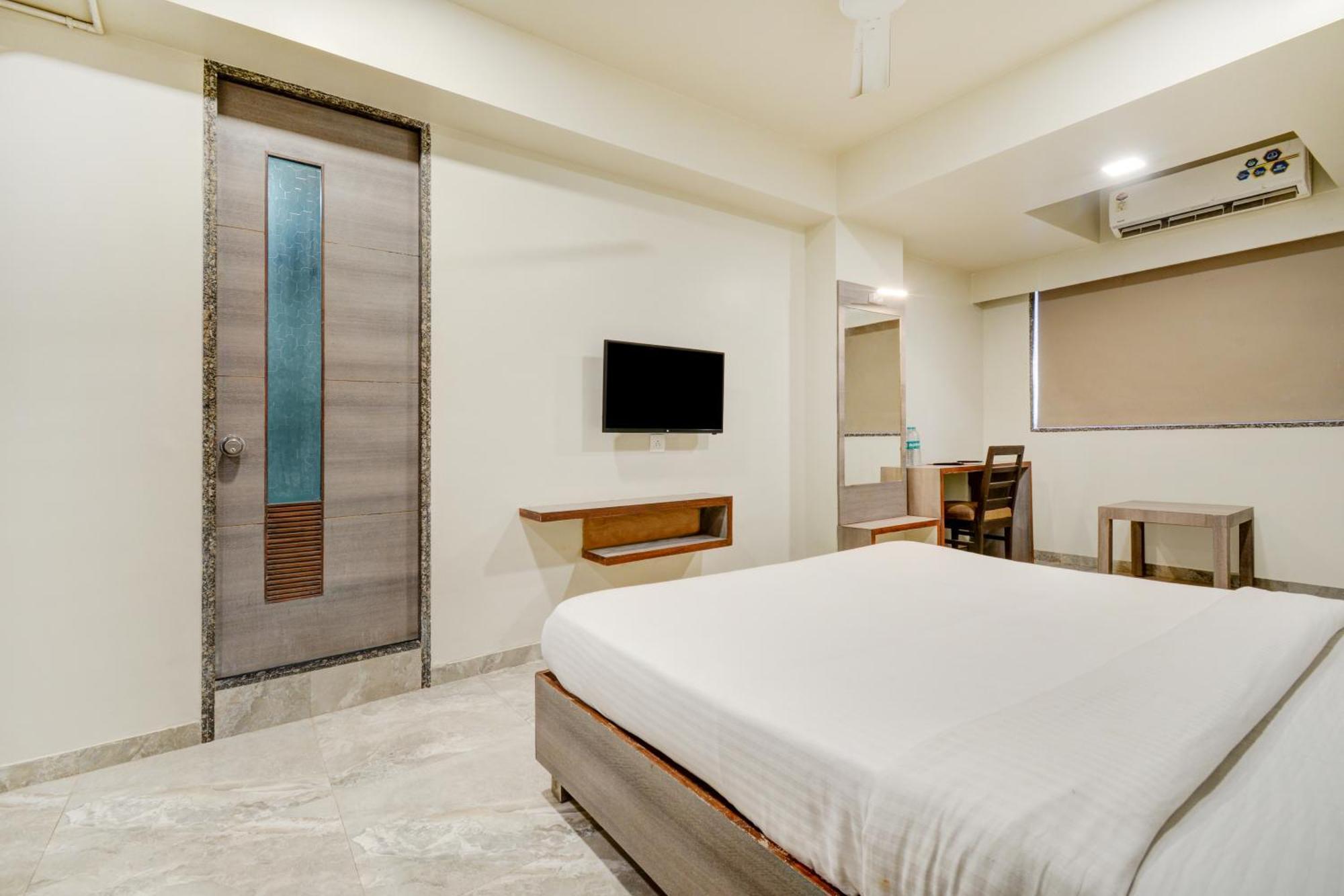 Hotel Desert Inn Tharad ภายนอก รูปภาพ