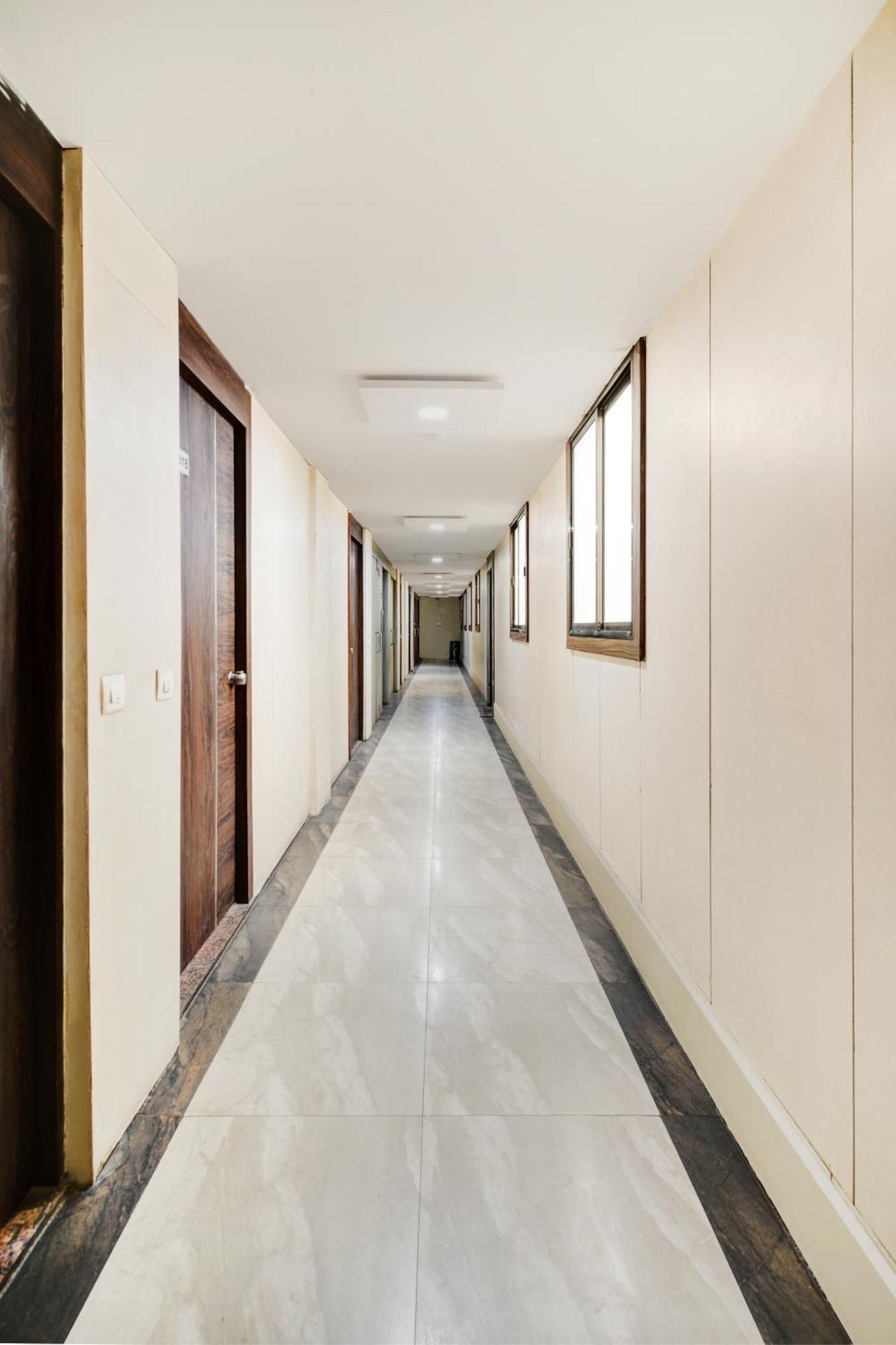 Hotel Desert Inn Tharad ภายนอก รูปภาพ