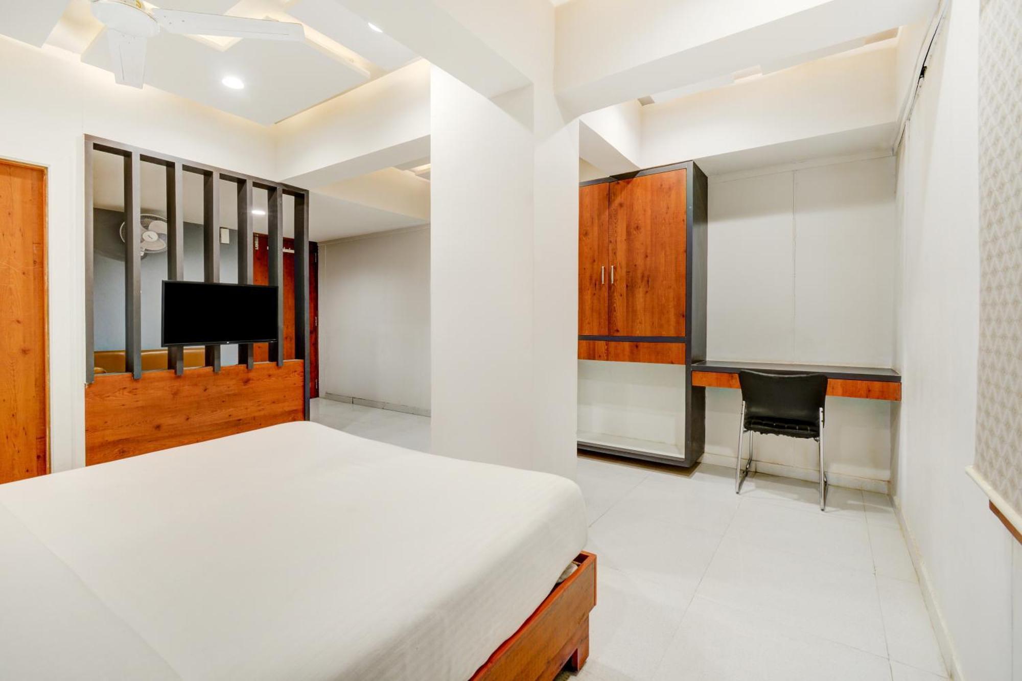 Hotel Desert Inn Tharad ภายนอก รูปภาพ