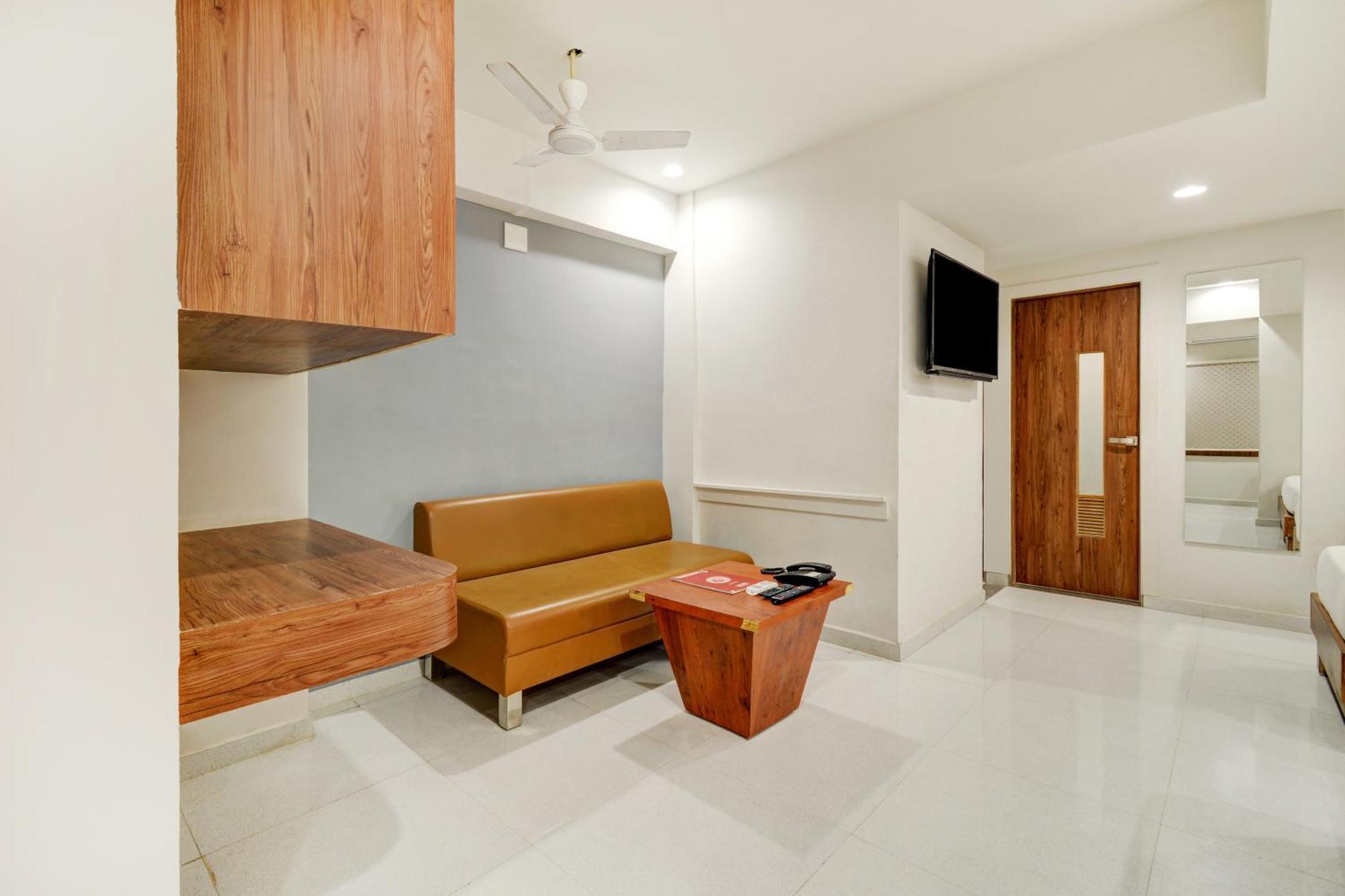 Hotel Desert Inn Tharad ภายนอก รูปภาพ