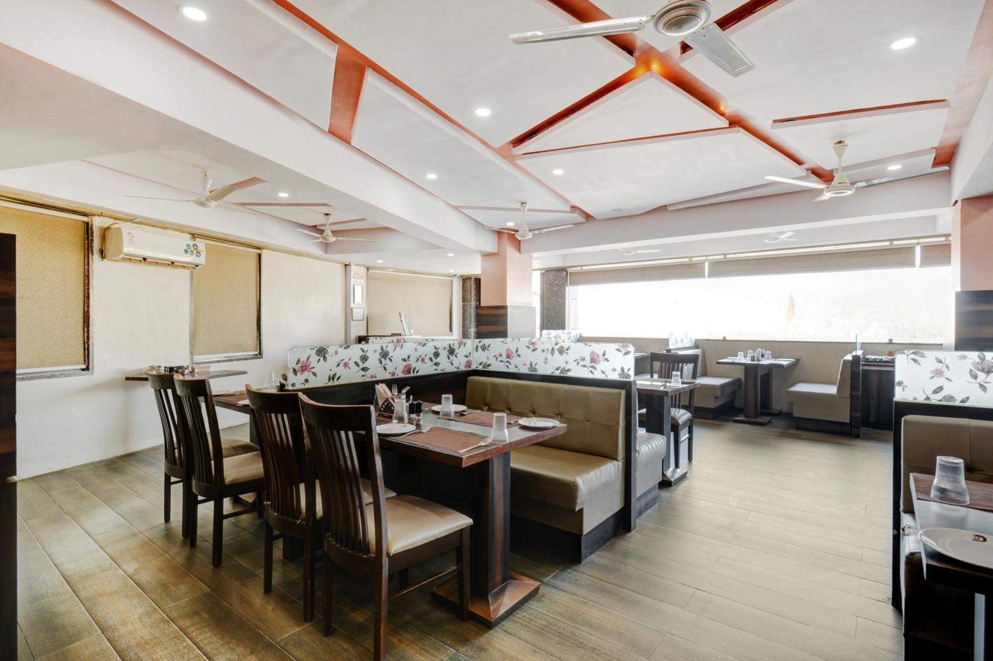 Hotel Desert Inn Tharad ภายนอก รูปภาพ