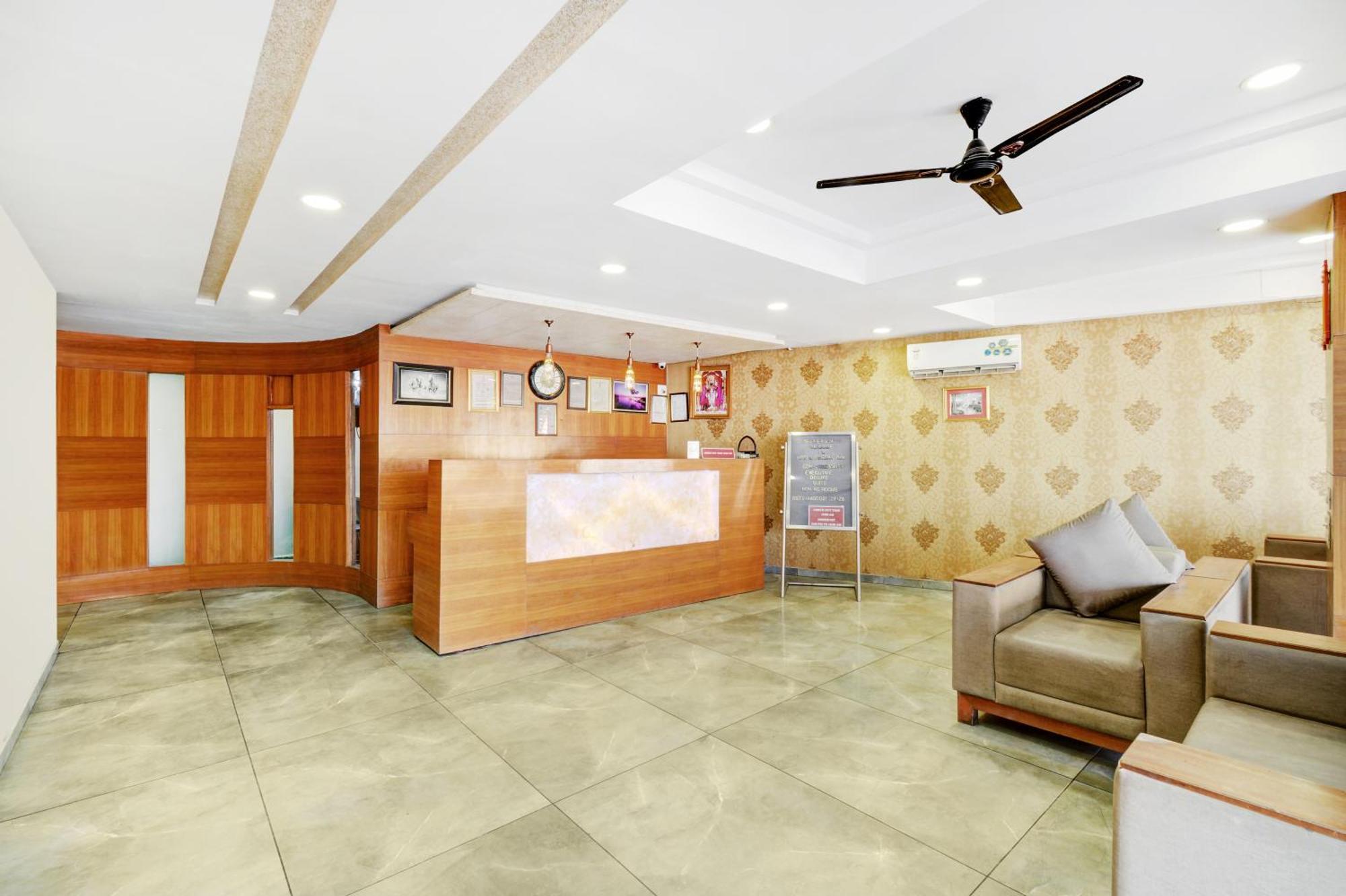 Hotel Desert Inn Tharad ภายนอก รูปภาพ