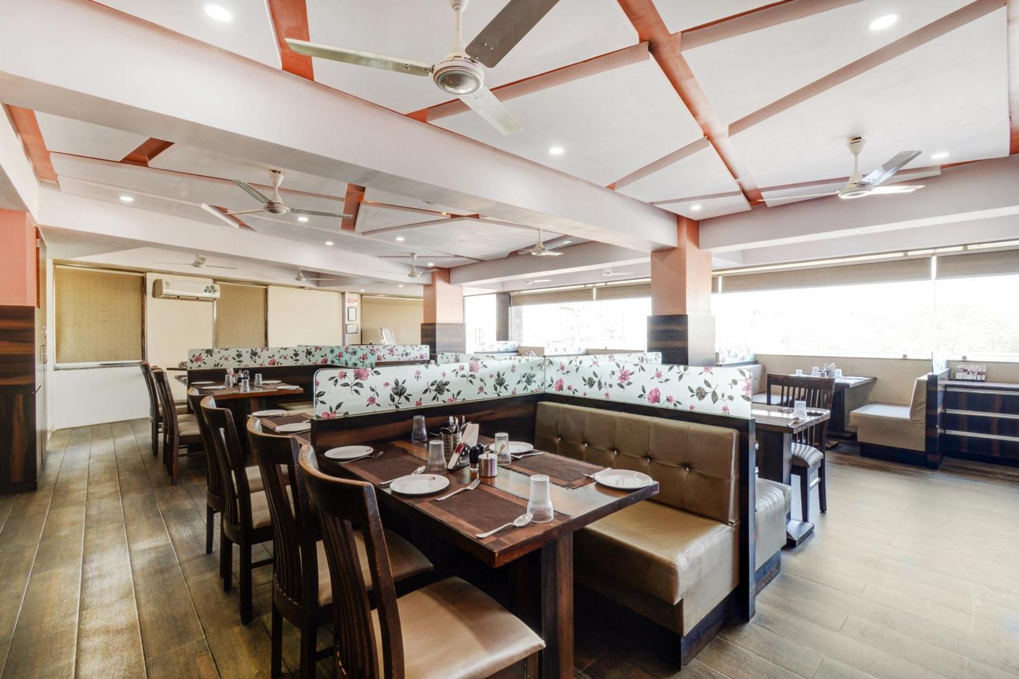 Hotel Desert Inn Tharad ภายนอก รูปภาพ