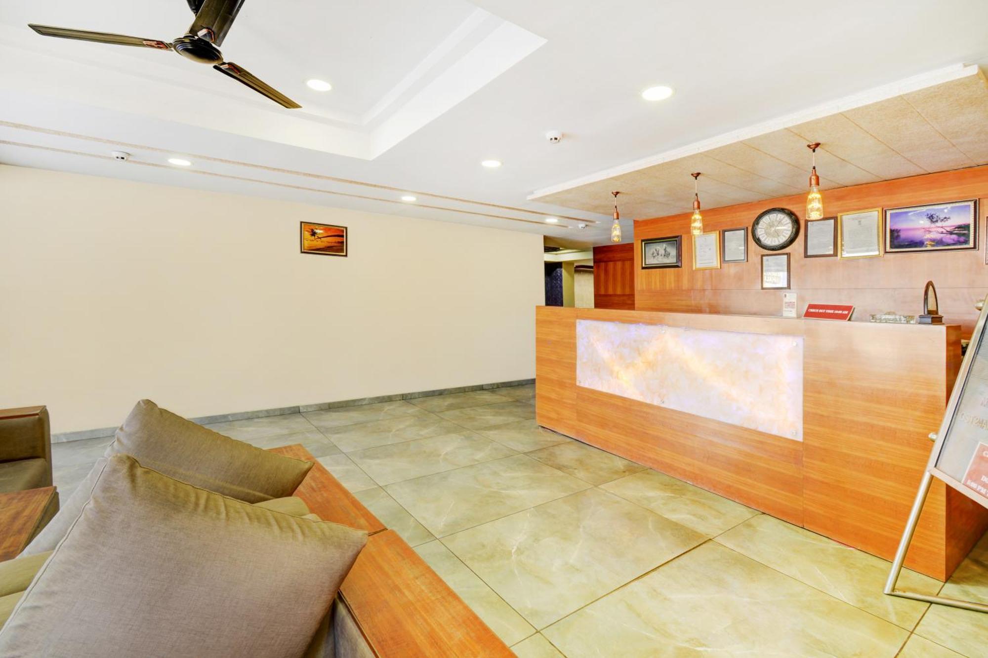 Hotel Desert Inn Tharad ภายนอก รูปภาพ