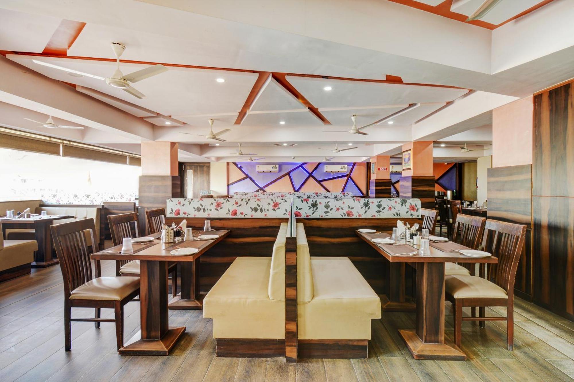Hotel Desert Inn Tharad ภายนอก รูปภาพ