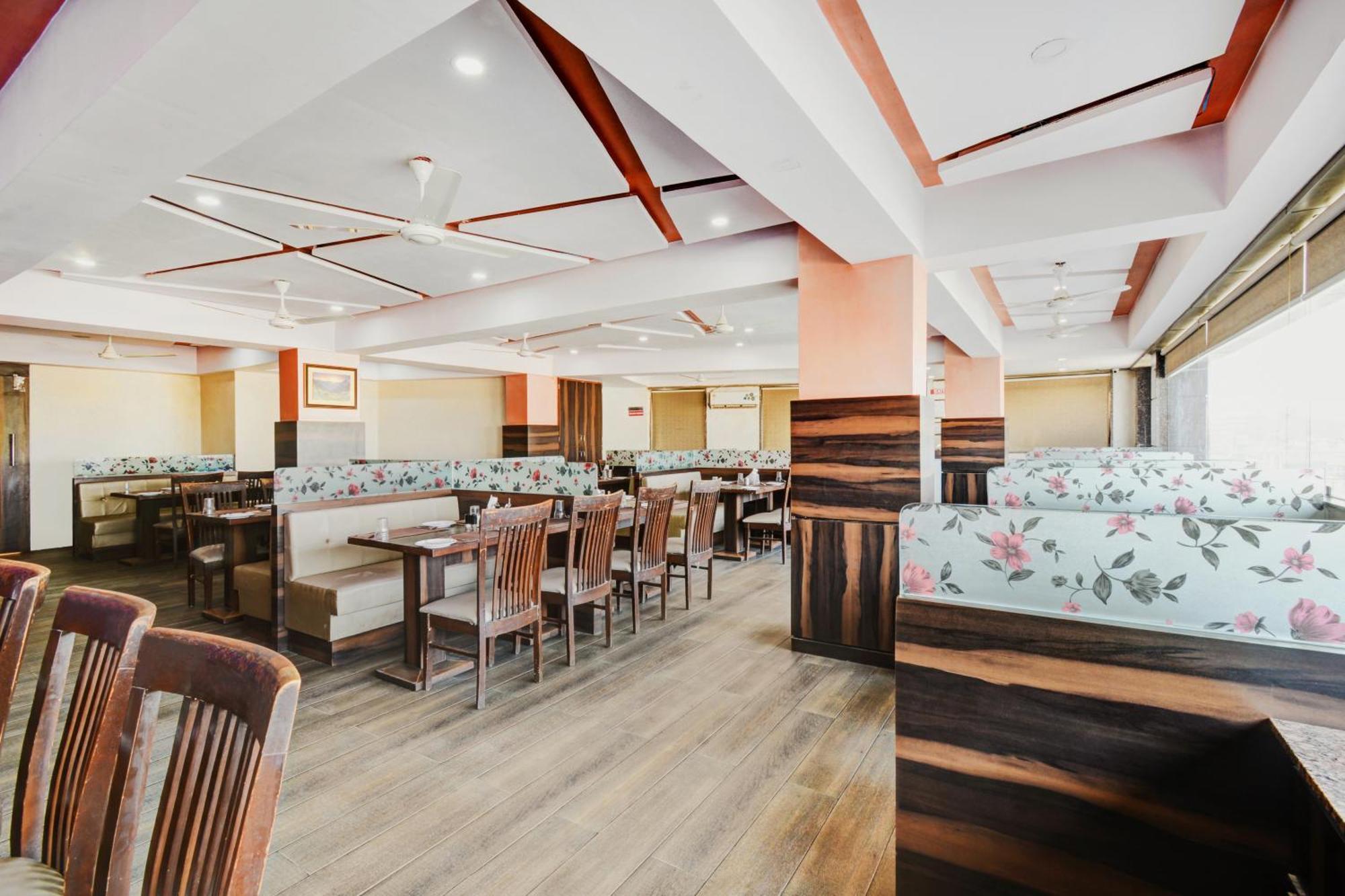 Hotel Desert Inn Tharad ภายนอก รูปภาพ