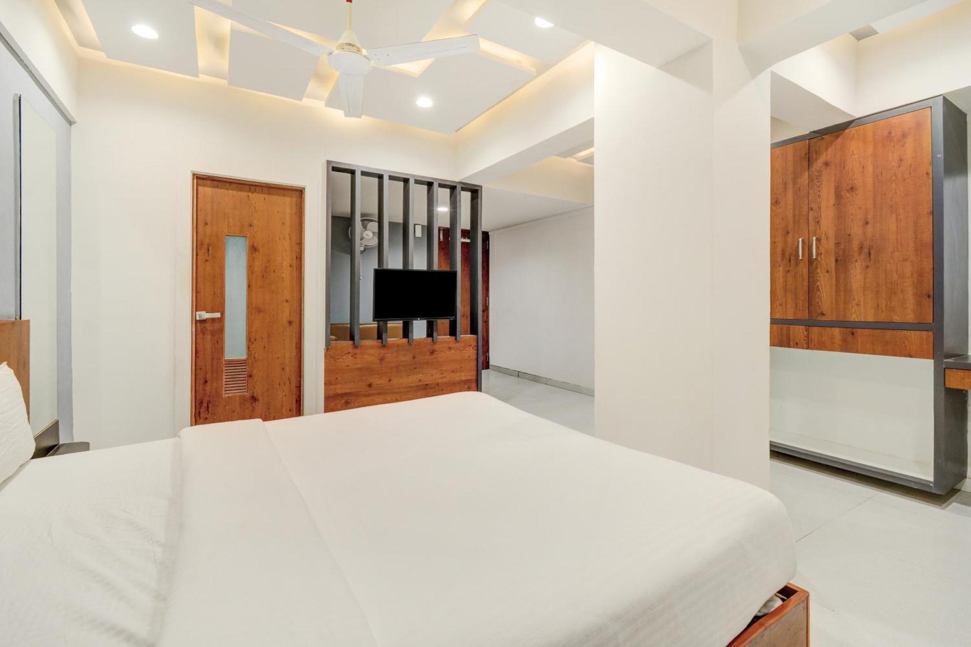 Hotel Desert Inn Tharad ภายนอก รูปภาพ