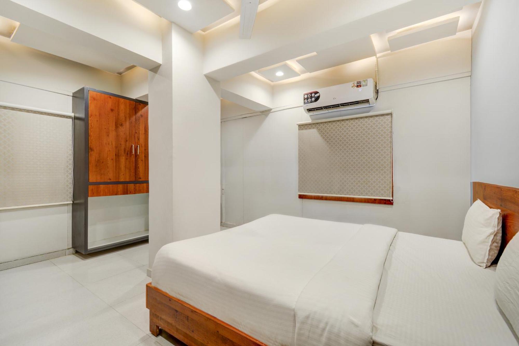 Hotel Desert Inn Tharad ภายนอก รูปภาพ