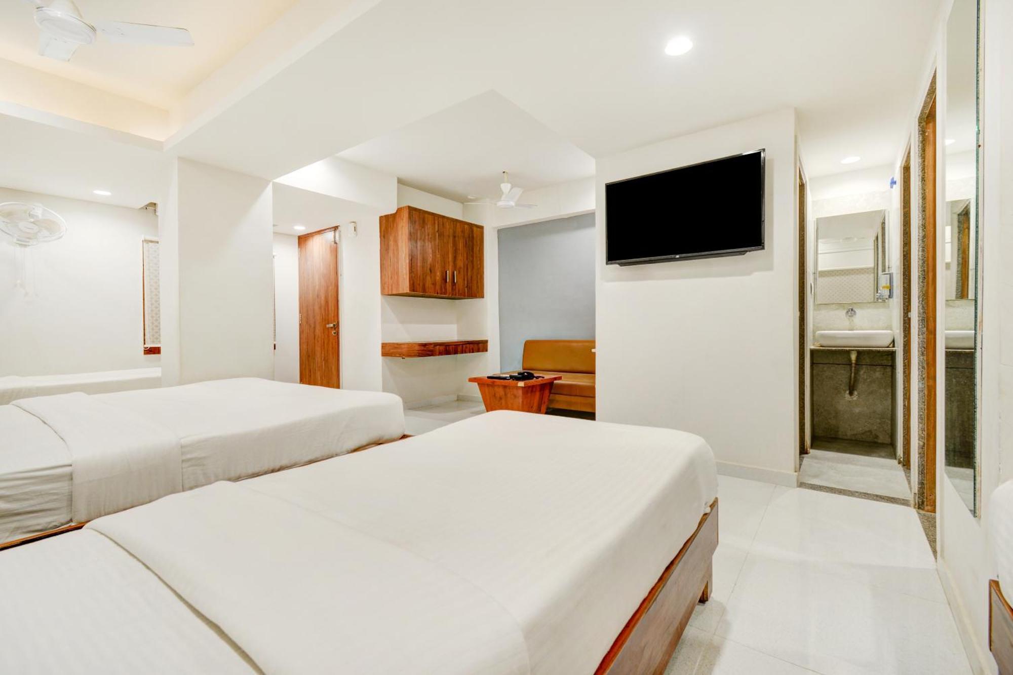Hotel Desert Inn Tharad ภายนอก รูปภาพ