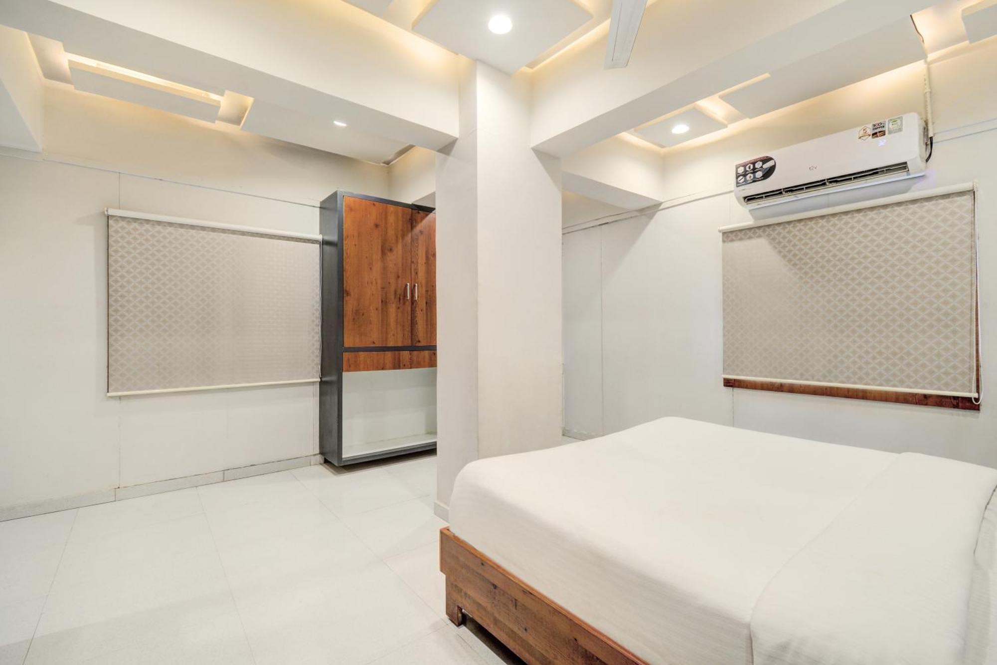 Hotel Desert Inn Tharad ภายนอก รูปภาพ