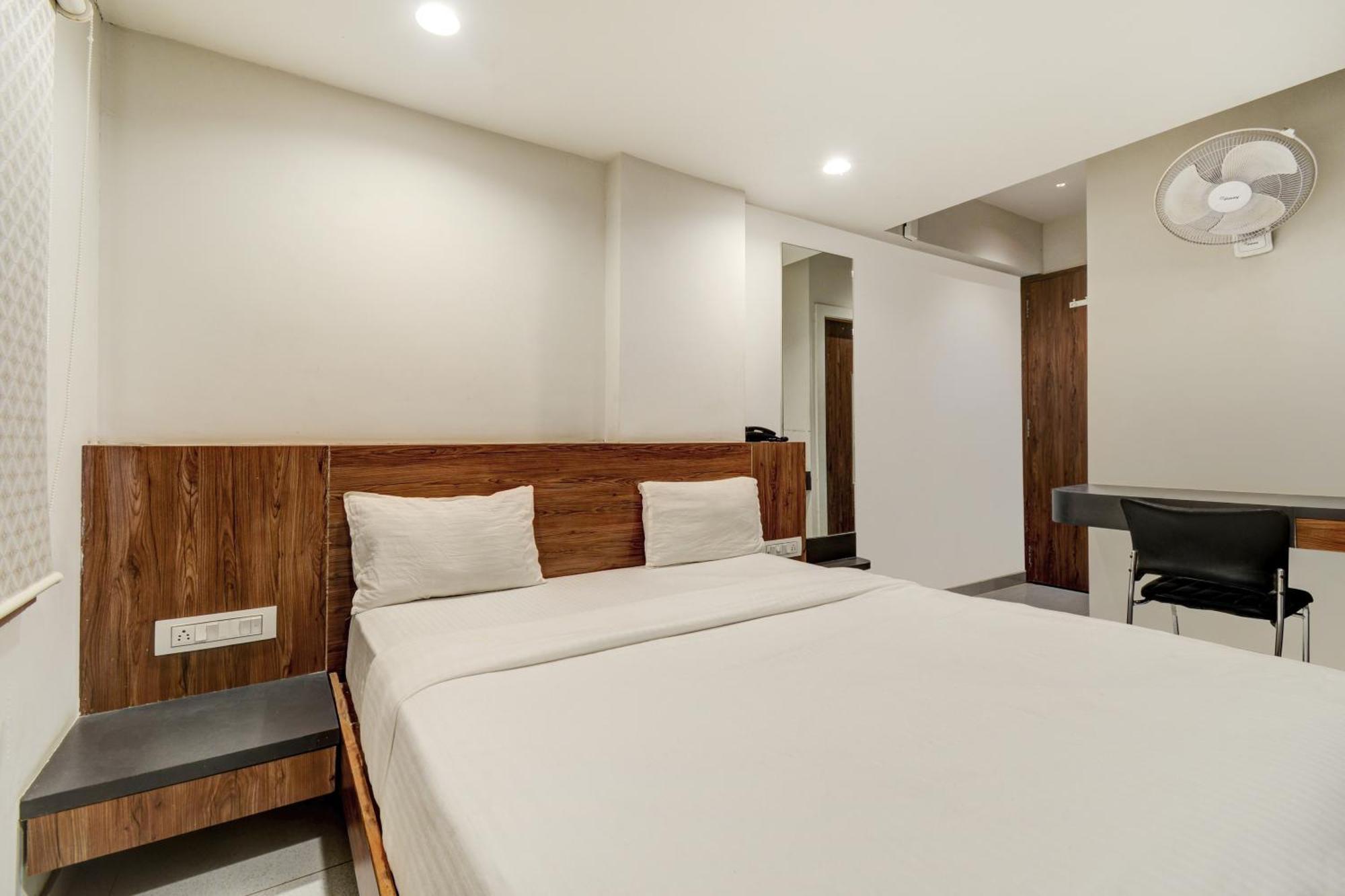 Hotel Desert Inn Tharad ภายนอก รูปภาพ