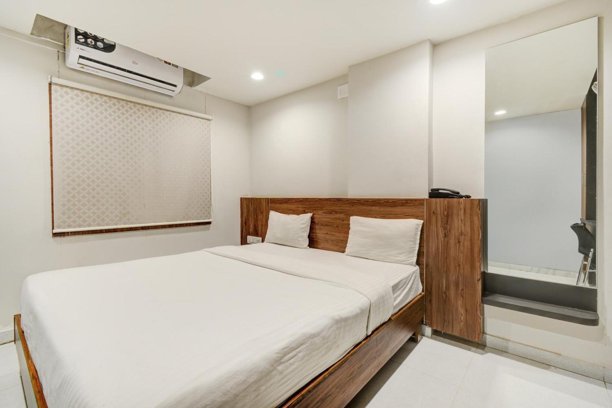 Hotel Desert Inn Tharad ภายนอก รูปภาพ
