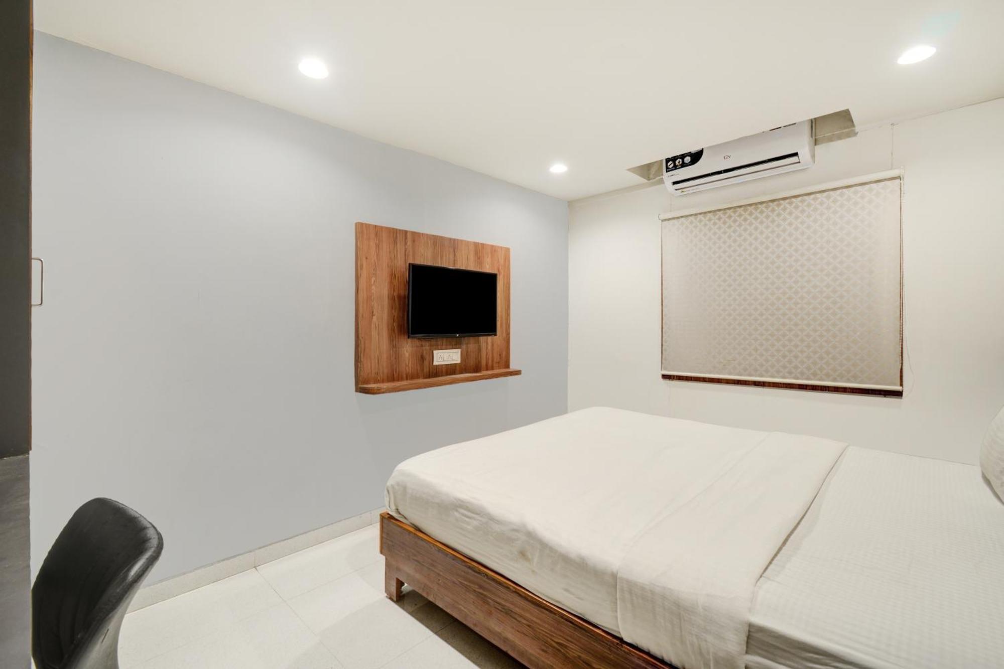 Hotel Desert Inn Tharad ภายนอก รูปภาพ